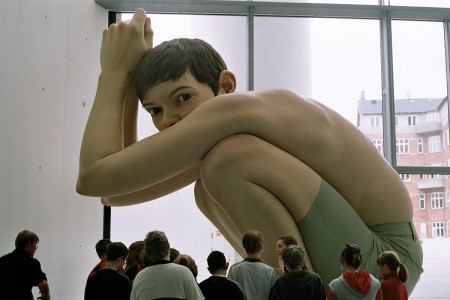 ron-mueck-giant-boy