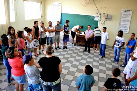 Farid coordenando os trabalhos. Esse foi o quarto ensaio do grupo. 